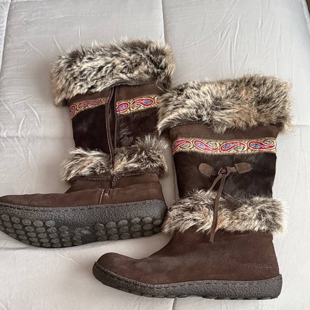 Moccasin boots